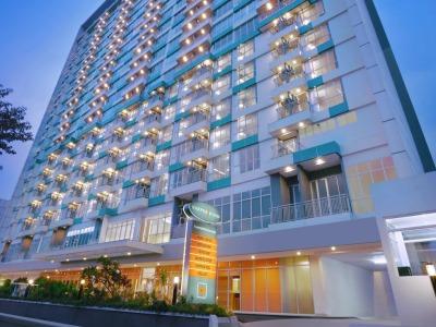 Harper Mt Haryono By Aston Hotel Jakarta Exterior photo